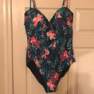 Old Navy One piece bathing suit